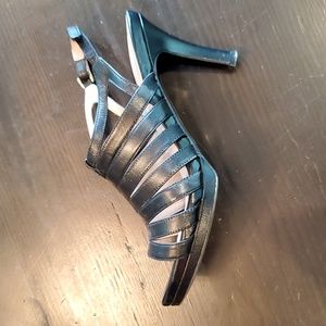 Naturalizer Nolana black leather heels sized 9M